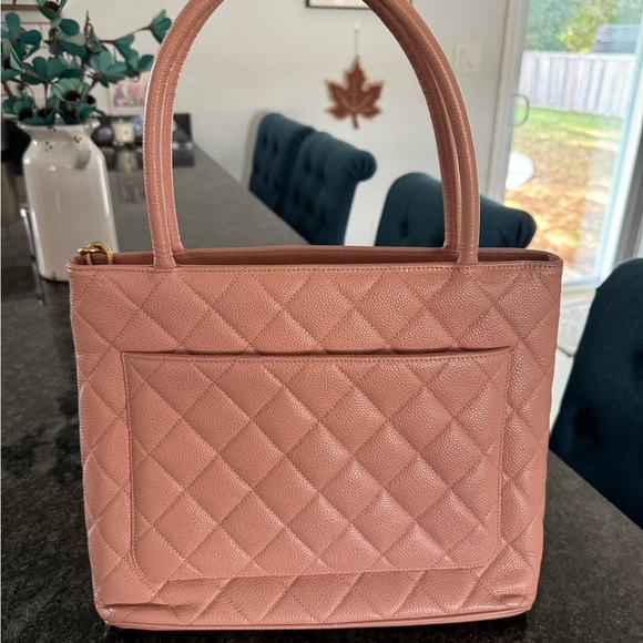 Authentic CHANEL Caviar Leather Medallion Tote Quilted Shoulder Bag Pink Purse - Picture 3 of 15